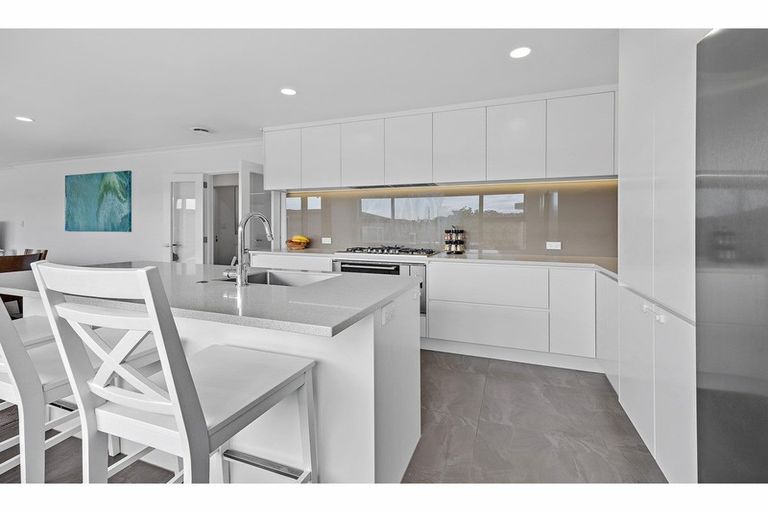 Photo of property in 54 Aberdeen Road, Campbells Bay, Auckland, 0620