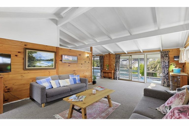 Photo of property in 8 Chestnut Grove, Maungaraki, Lower Hutt, 5010