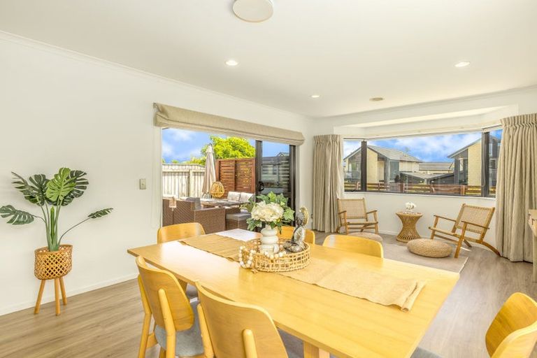 Photo of property in 22 Bluewater Place, Paraparaumu, 5032