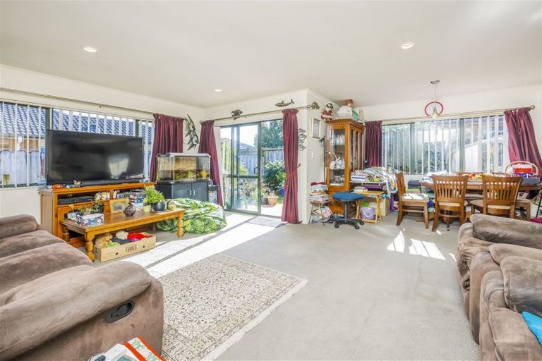 Photo of property in 14 Milson Drive, Papakura, 2110
