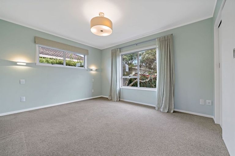 Photo of property in 1/1 Kaihu Street, Northcote, Auckland, 0627