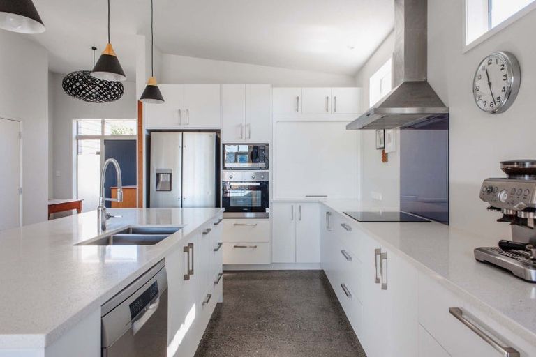 Photo of property in 32e Ohuirehe Road, Coastlands, Whakatane, 3120