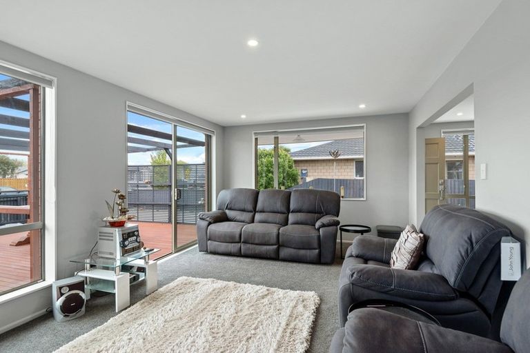 Photo of property in 6 Farnborough Street, Aranui, Christchurch, 8061