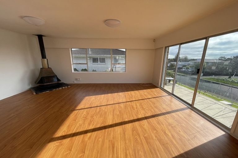 Photo of property in 10 Bodi Place, Te Atatu South, Auckland, 0610