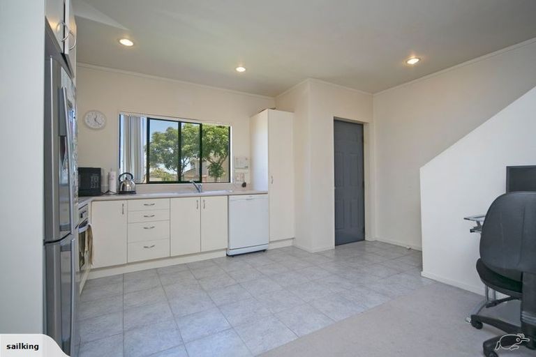 Photo of property in 9 Butia Avenue, Henderson, Auckland, 0612