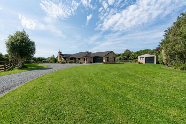 Photo of property in 13 Pukematawai Lane, Levin, 5571