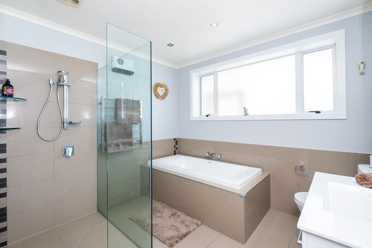 Photo of property in 23 Brookvale Road, Havelock North, 4130