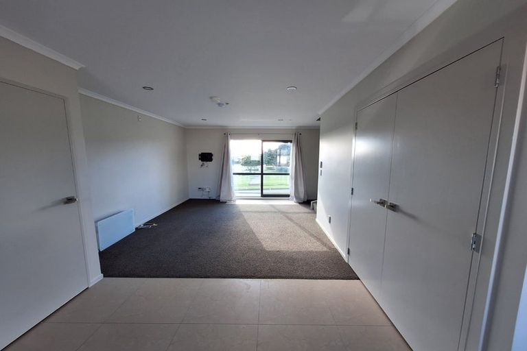 Photo of property in 2/8 Kerrs Road, Wiri, Auckland, 2104