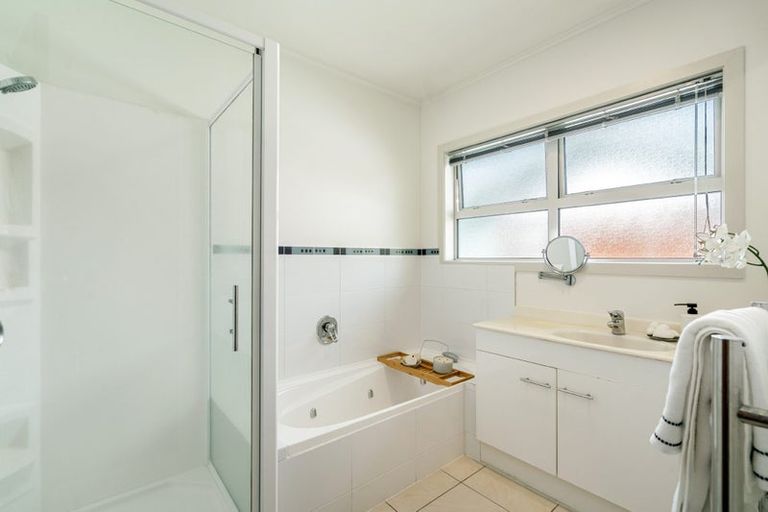 Photo of property in 34 Marywil Crescent, Hillcrest, Auckland, 0627