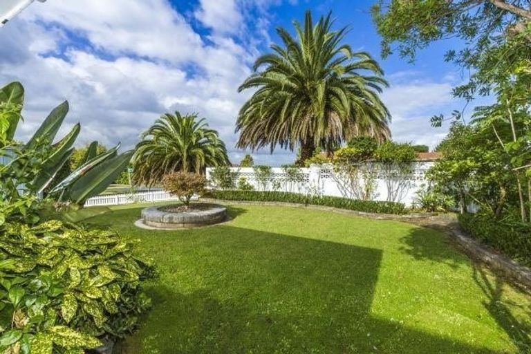 Photo of property in 78 Becroft Drive, Forrest Hill, Auckland, 0620