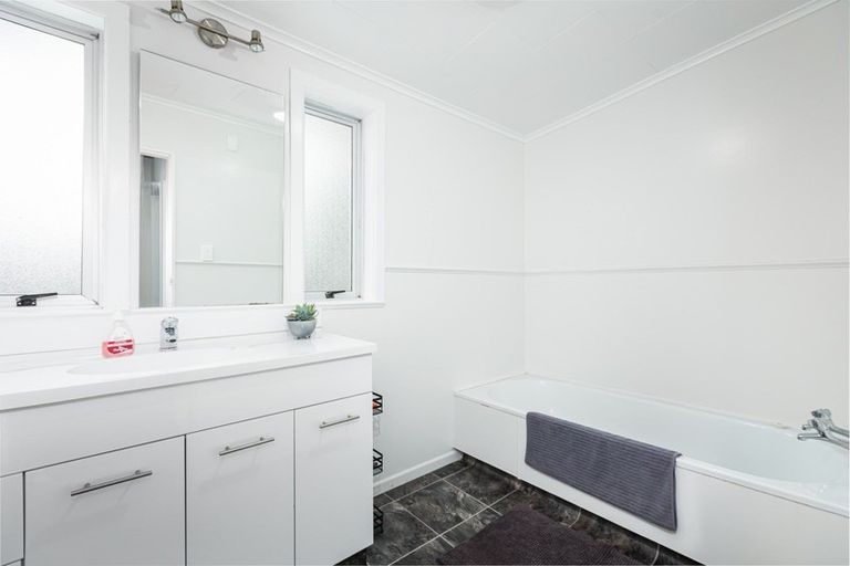 Photo of property in 2 Windsor Road, Waipawa, 4210