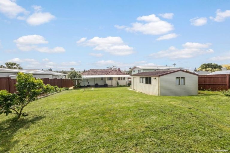 Photo of property in 17 Tamariki Avenue, Kelston, Auckland, 0602