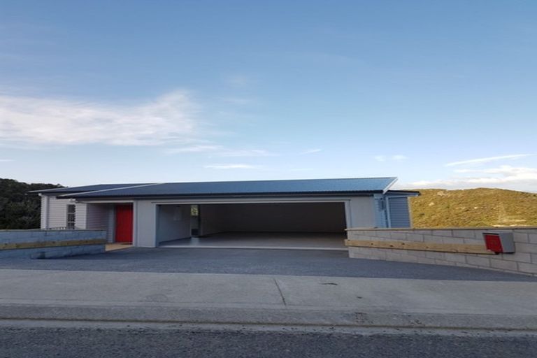 Photo of property in 25 Grumman Lane, Newlands, Wellington, 6037