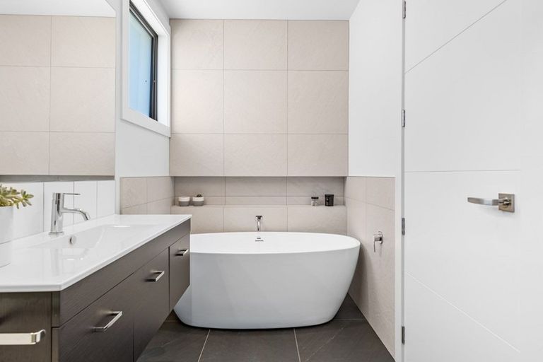 Photo of property in 27 Headley Drive, Lower Shotover, Queenstown, 9304