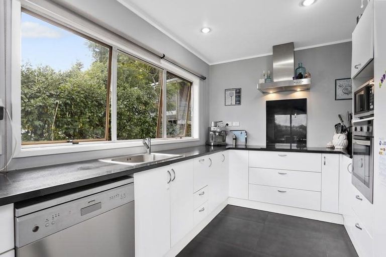 Photo of property in 51 Tainui Road, Titirangi, Auckland, 0604