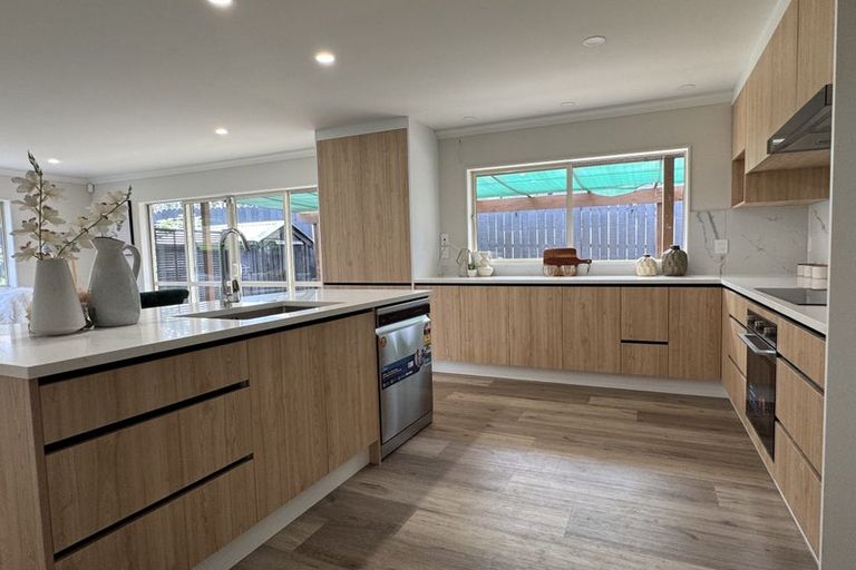 Photo of property in 34 Franshell Crescent, East Tamaki, Auckland, 2013