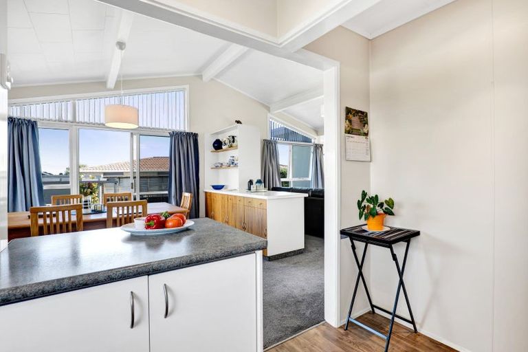 Photo of property in 15 Leon Place, Waitara, 4320