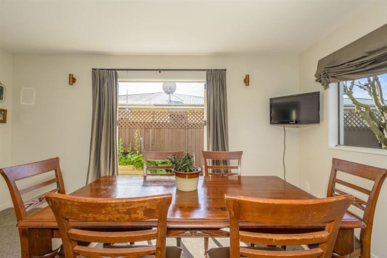 Photo of property in 399a Main North Road, Redwood, Christchurch, 8051