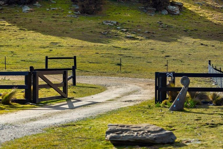 Photo of property in 24 Puninga Lane, Queensberry, Cromwell, 9383