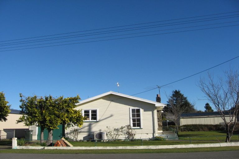 Photo of property in 8 Durham Street, Winton, 9720