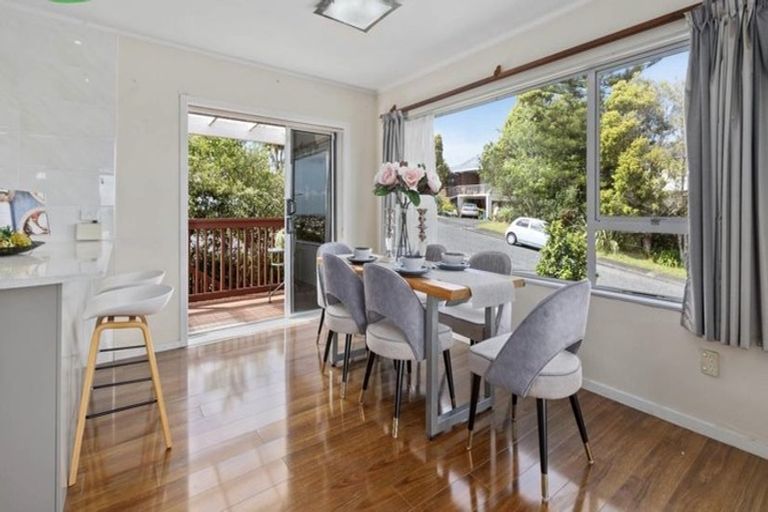 Photo of property in 16 Colin Wild Place, Glenfield, Auckland, 0629