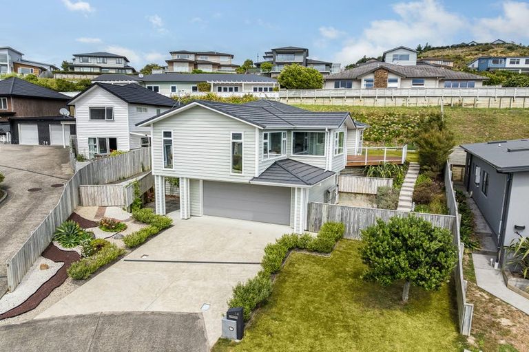 Photo of property in 14 Canary Way, Whitby, Porirua, 5024