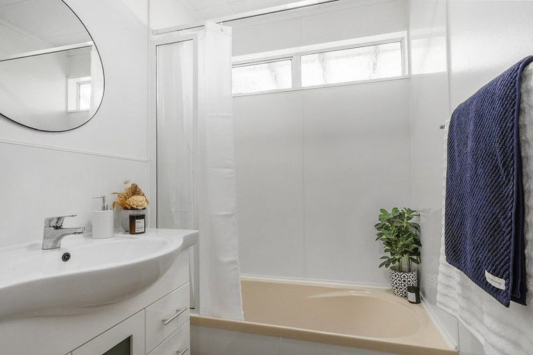 Photo of property in 21a Omapere Street, Whitby, Porirua, 5024