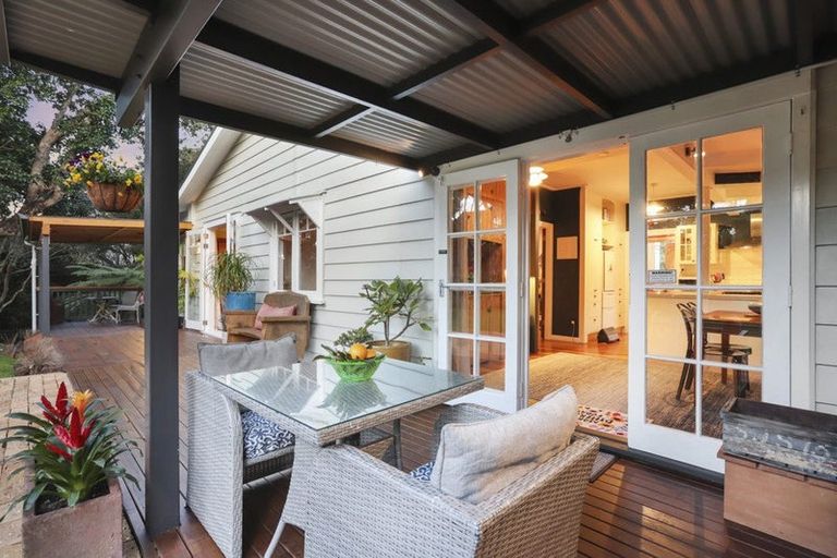 Photo of property in 324 Titirangi Road, Titirangi, Auckland, 0604