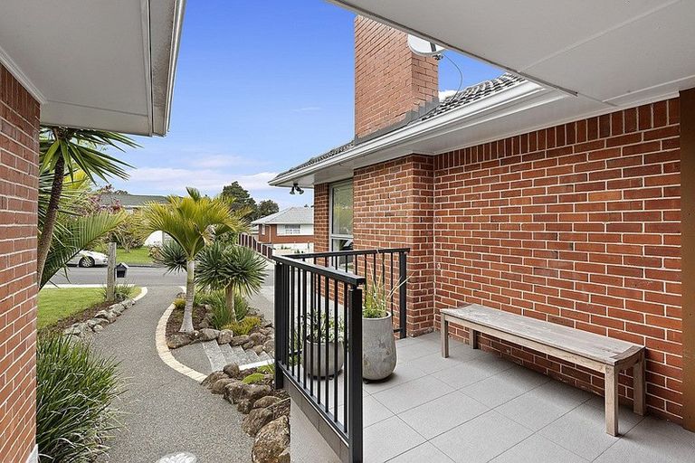 Photo of property in 11 Dudding Avenue, Northcote, Auckland, 0627