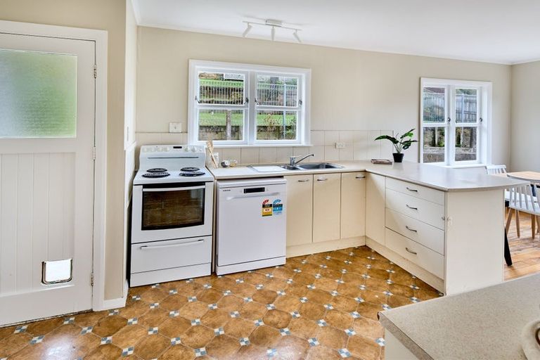 Photo of property in 44 Saint Johns Terrace, Tawa, Wellington, 5028