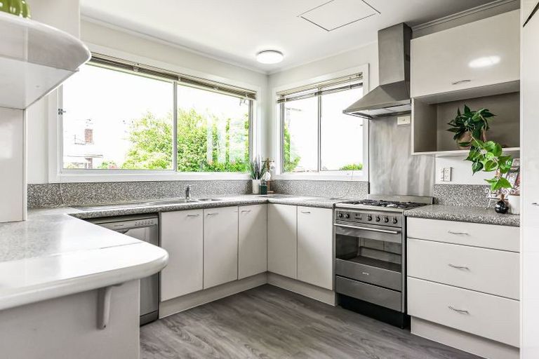 Photo of property in 198 Sandwich Road, St Andrews, Hamilton, 3200