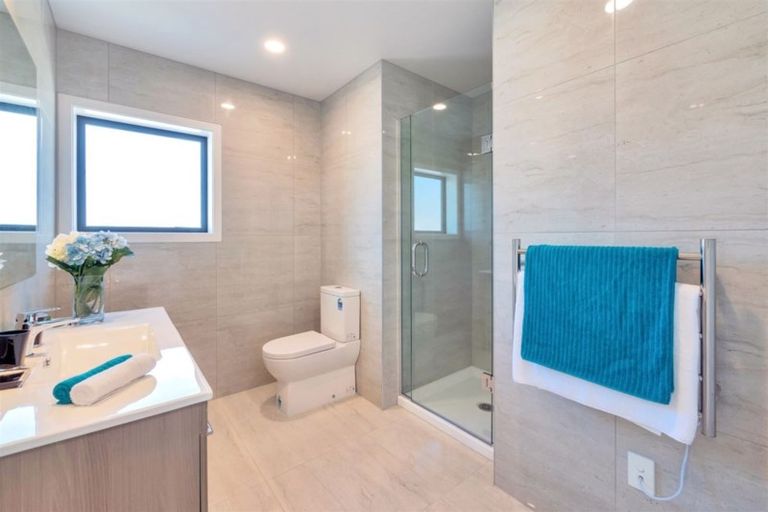 Photo of property in 107a Sturges Road, Henderson, Auckland, 0612