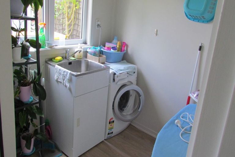 Photo of property in 1/20 Tetrarch Place, Totara Vale, Auckland, 0629