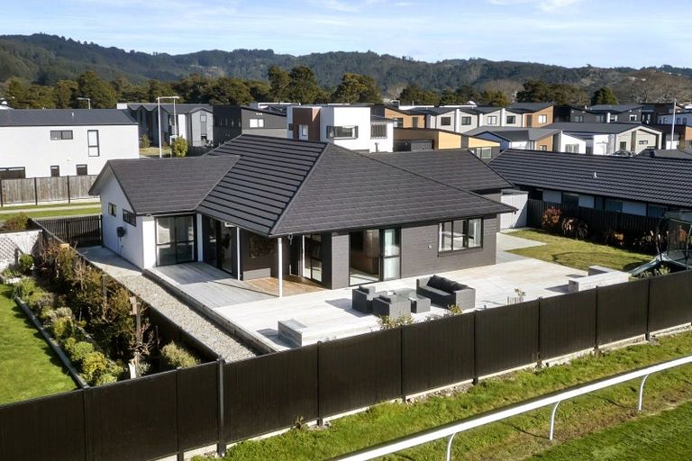 Photo of property in 89 Mawai Hakona Drive, Wallaceville, Upper Hutt, 5018