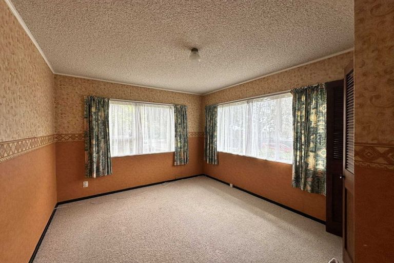 Photo of property in 1 Bishops Glen, Tawa, Wellington, 5028