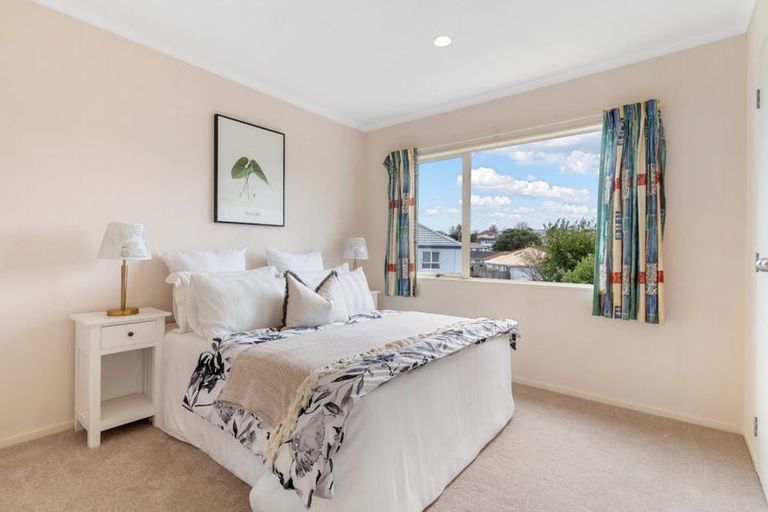 Photo of property in 81a Meadowland Drive, Somerville, Auckland, 2014