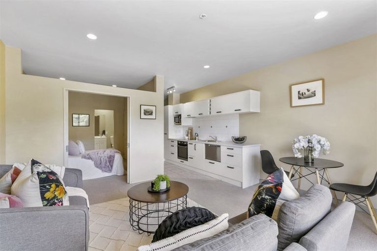 Photo of property in Atrium Towers, 8h/154 The Terrace, Wellington Central, Wellington, 6011