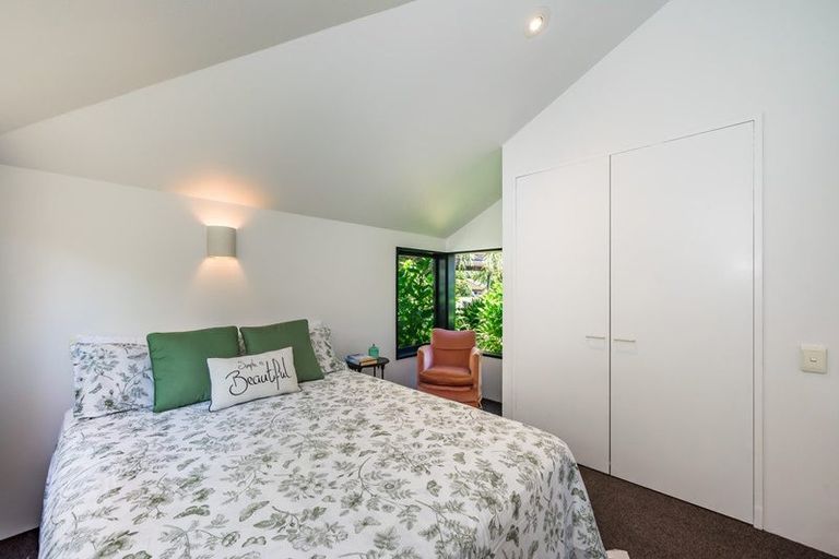 Photo of property in 11 Walnut Grove, Waikanae, 5036