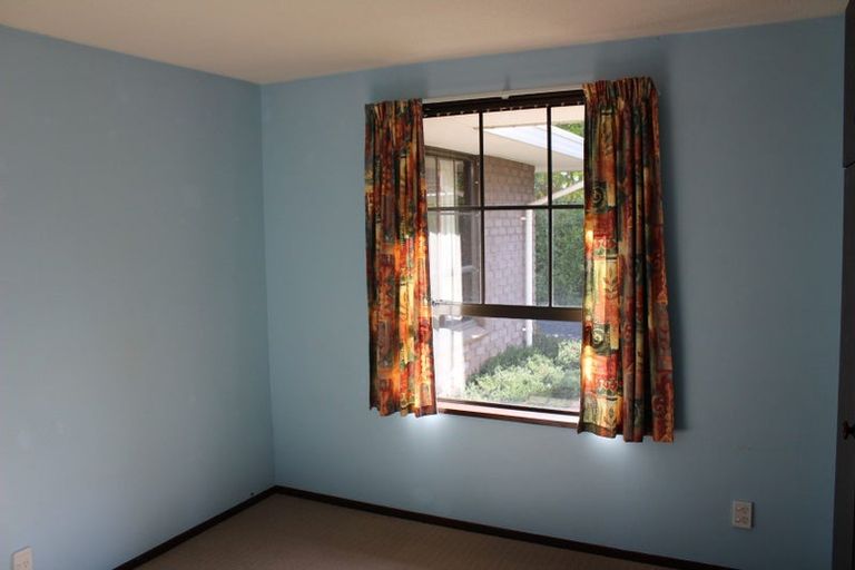 Photo of property in 48 Bellingham Place, Avonhead, Christchurch, 8042