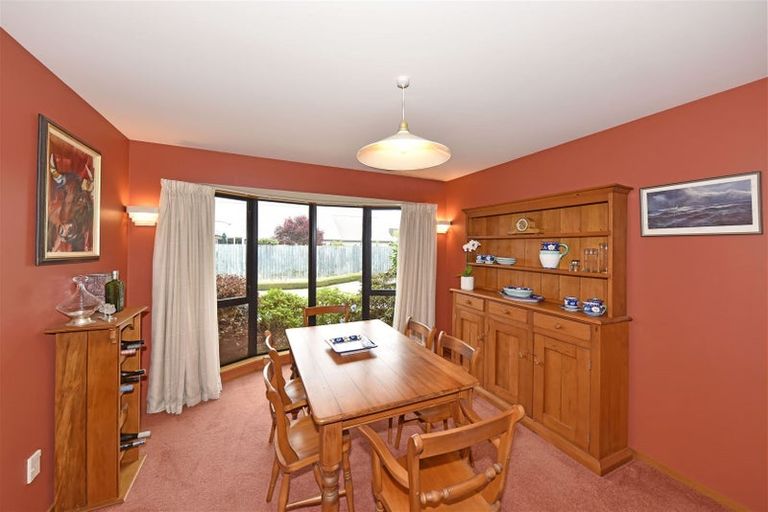 Photo of property in 16 Claverley Gardens, Avonhead, Christchurch, 8042