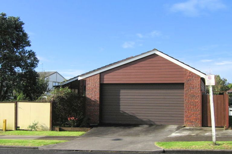 Photo of property in 1/17 Galloway Crescent, Farm Cove, Auckland, 2012
