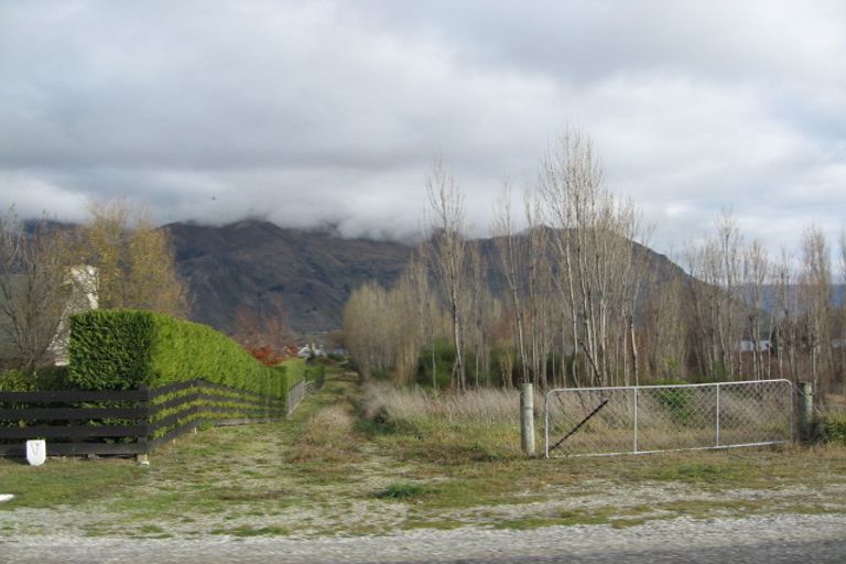 Photo of property in 266 Beacon Point Road, Wanaka, 9305