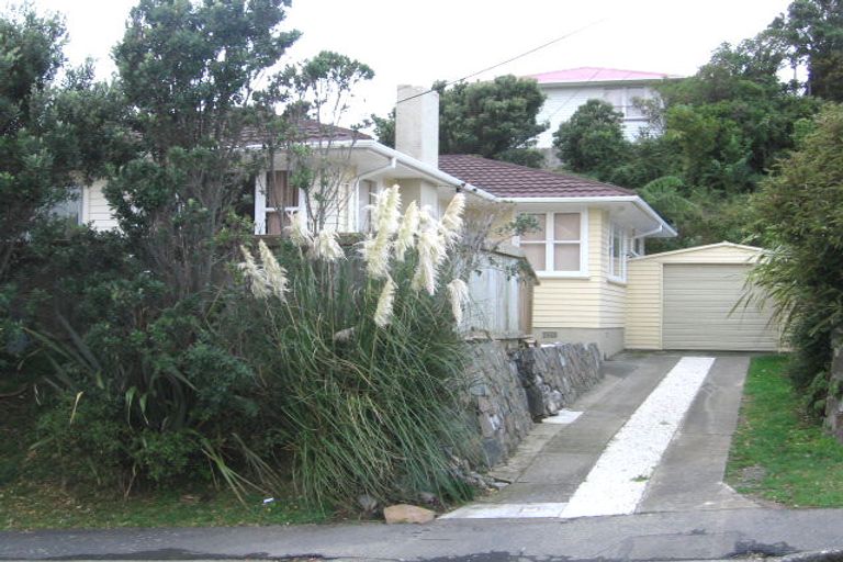 Photo of property in 11 Catherine Crescent, Paparangi, Wellington, 6037