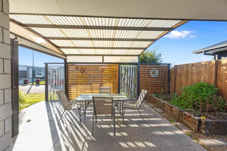 Photo of property in 15 Oka Street, Papamoa Beach, Papamoa, 3118