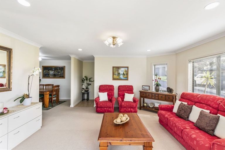 Photo of property in 19 Black Teal Close, Unsworth Heights, Auckland, 0632