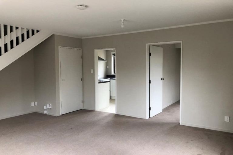 Photo of property in 33a Sunhaven Drive, Newlands, Wellington, 6037