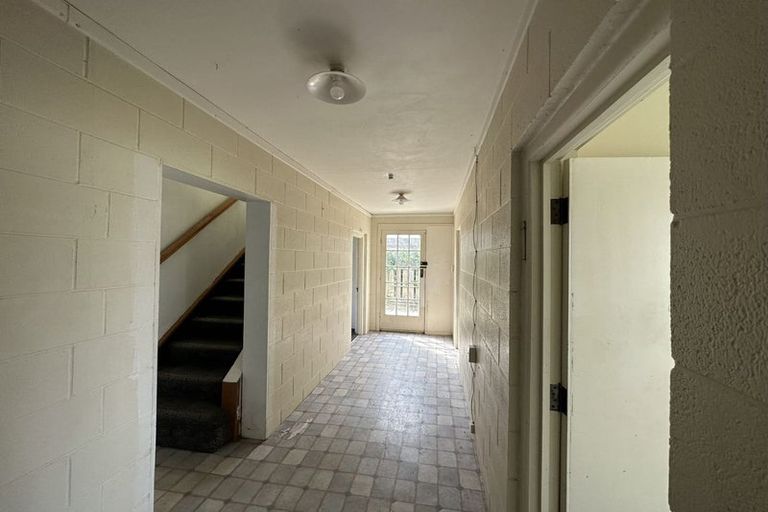 Photo of property in 5 Sherwood Avenue, Te Atatu South, Auckland, 0610