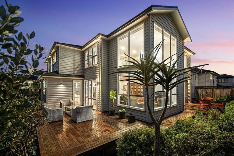 Photo of property in 6 Taraire Place, Orewa, 0931