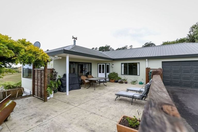 Photo of property in 562 Junction Road, Burgess Park, New Plymouth, 4371