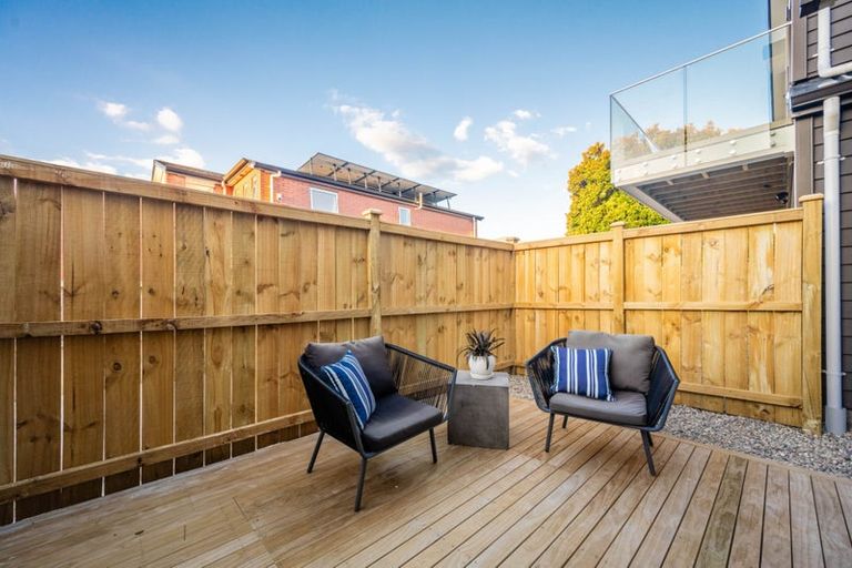 Photo of property in 3c Dawnhaven Drive, Te Atatu Peninsula, Auckland, 0610